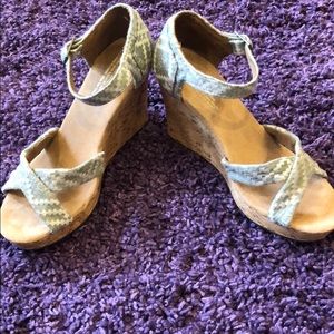 Toms Criss Cross Cork Wedged Aztec Print Sandal